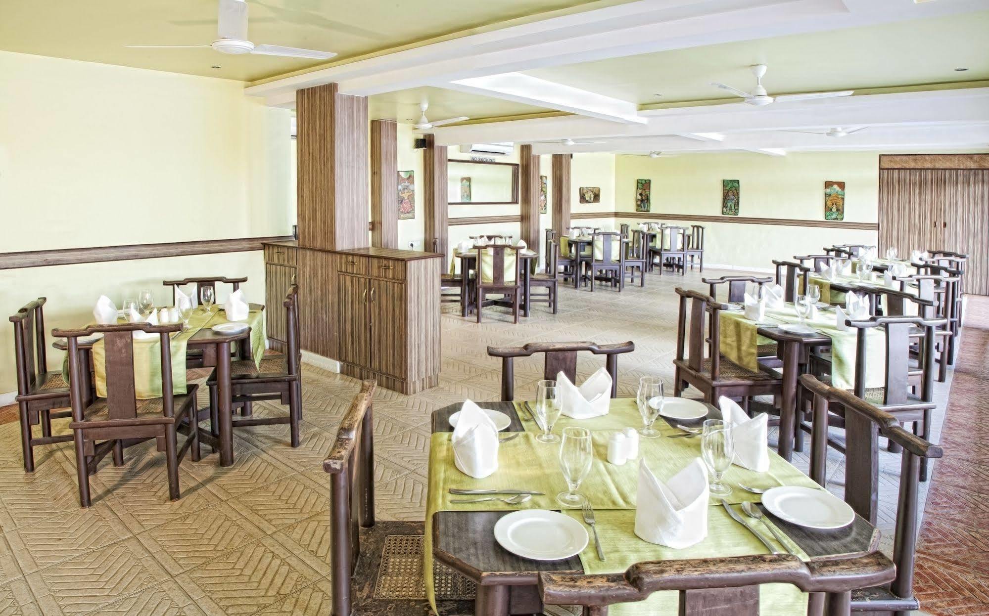 Crystal By Morpho, Goa Villagio Resort Betalbatim Extérieur photo